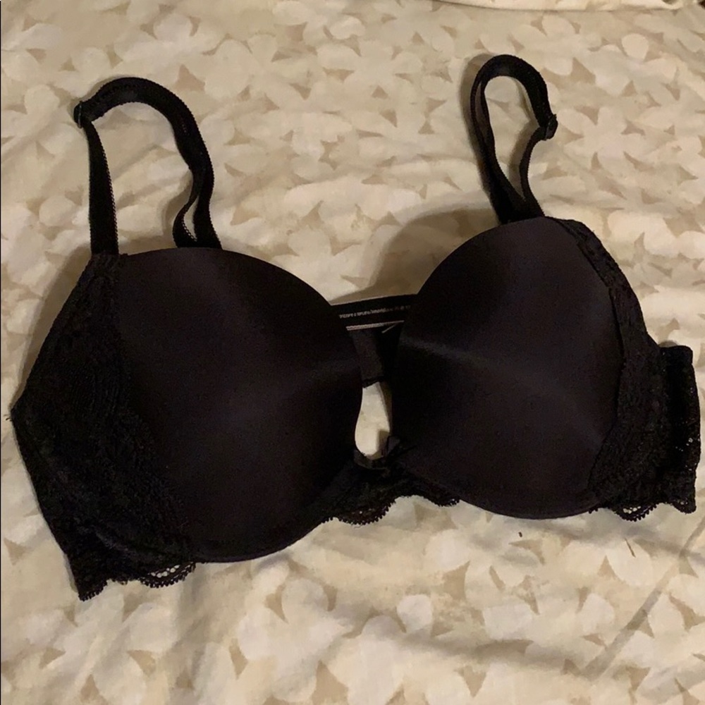 Black Victoria Secret Bra.